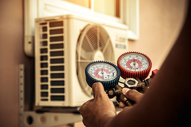 Professional Hvac technician working in Oak Harbor, OH